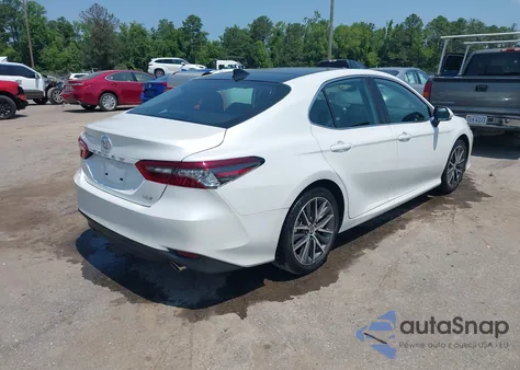 2022 Toyota Camry Xle z USA, uszkodzony, nr VIN 4T1F11AK2NU710770